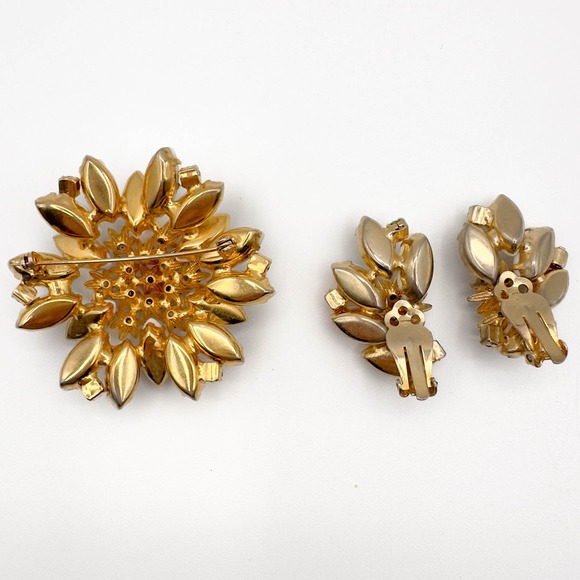 D&E Juliana White Milk Glass Navette Pastel Rhinestone Floral Brooch Earring Set - Picture 5 of 11